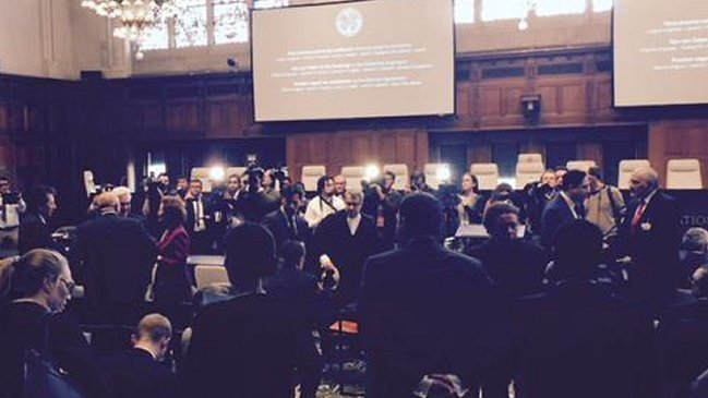 La audiencia en La Haya, transmisión oficial en inglés