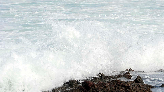 Una persona que fotografiaba las marejadas murió al ser arrastrada por el agua en Cartagena
