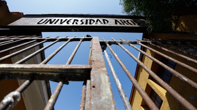 Universidad Arcis publicó en Facebook anuncio para buscar docentes