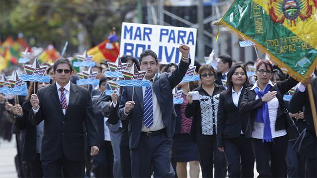 Bolivianos izarán banderas azules para acompañar proceso en La Haya