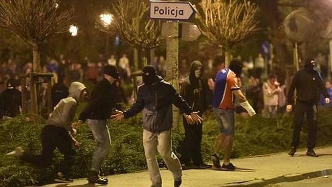 Polonia fue escenario de nuevos disturbios tras muerte de un hincha en carga policial