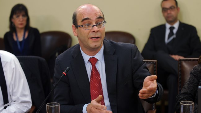 Fernando Atria: Es importante tener una discusión constitucional