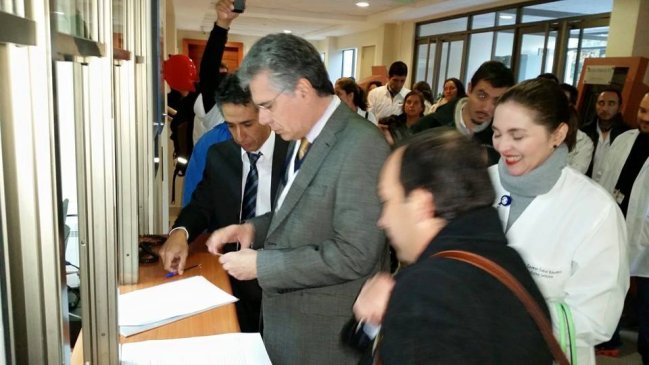 Médicos se querellaron contra mujer que atacó a funcionaria del Hospital de Curicó