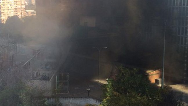 Incendio en subestación causa corte de luz en sector oriente de Santiago