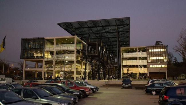 Corte Suprema ordenó a Recoleta indemnizar a padres de niña fallecida en recinto deportivo