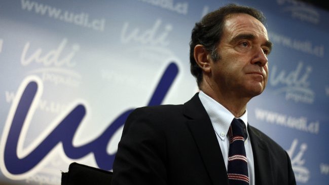 Senador Hernán Larraín inició colecta para financiar a la UDI