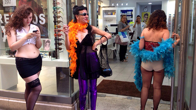 ¿Por qué un grupo de mujeres se paseó en ropa interior por Madrid?