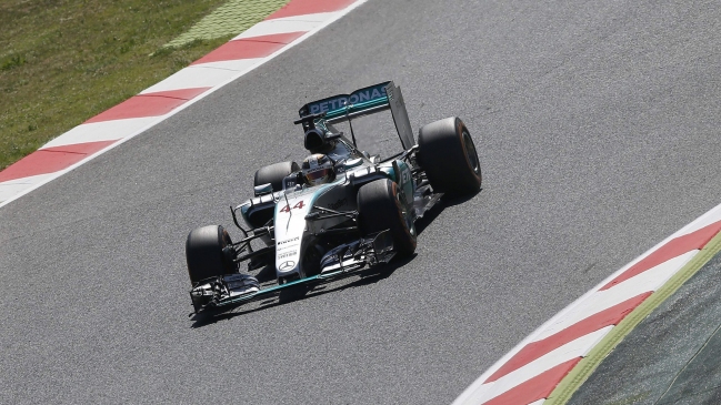 Lewis Hamilton dominó segunda jornada de entrenamientos libres en España