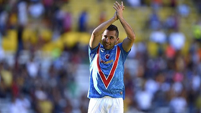 Medio mexicano señala que Fernando Meneses también está en la prenómina