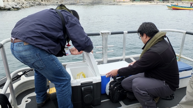 Derrame en Quintero: Analizarán fondo marino para determinar contaminación