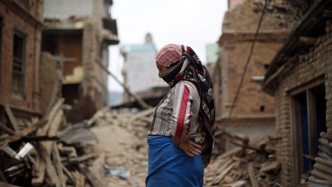 Fallecidos por terremoto de Nepal ya superaron los 8.000