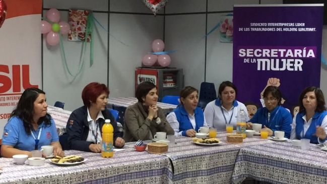 Ministra del Sernam mantiene compromisos de su agenda