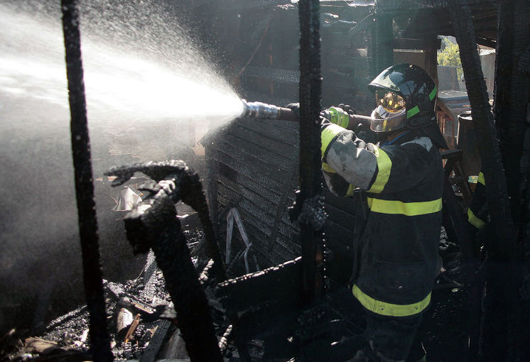 Tres personas fallecieron calcinadas por incendio en Olmué