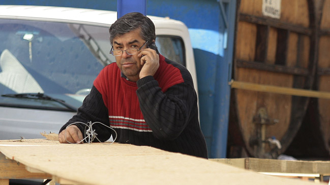 Llamadas de telefonía móvil disminuyeron un 4,2% según INE