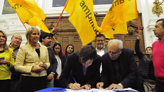 Amplitud realizó su primer consejo general firmando acta fundacional