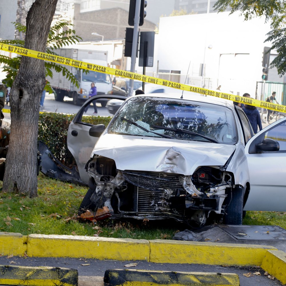 Confuso incidente terminó con baleo y choque en Santiago Centro