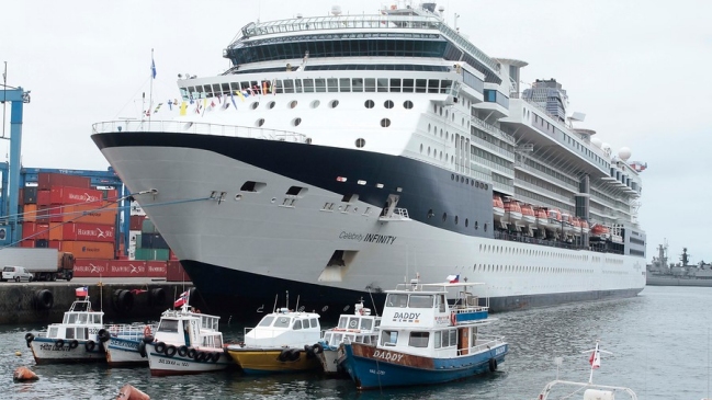 MOP afirma que sí podrán pasar cruceros bajo el puente de Chacao