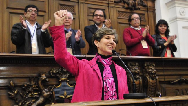 Isabel Allende asumió como presidenta del Partido Socialista