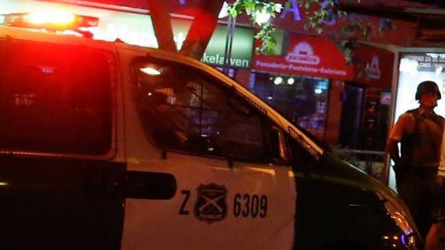Dos adolescentes fueron detenidos tras asaltar supermercado en Las Condes