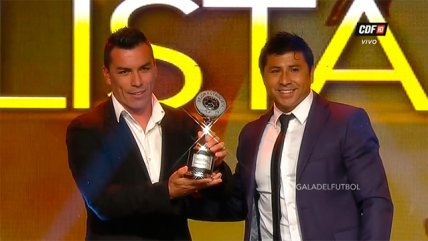   Esteban Paredes fue elegido como el mejor futbolista de la temporada 