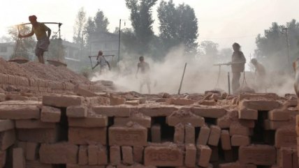   Nepal enfrenta escasez de ladrillos para reconstruir tras terremotos 