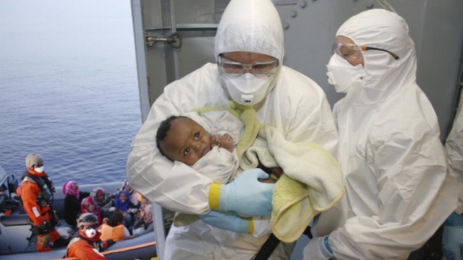 Italia: Rescatan en alta mar a 345 inmigrantes, 141 de ellos menores