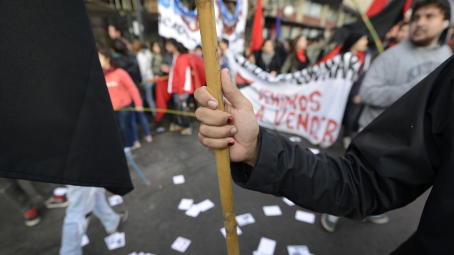 Joven fue internado en extrema gravedad tras marcha en Valparaíso