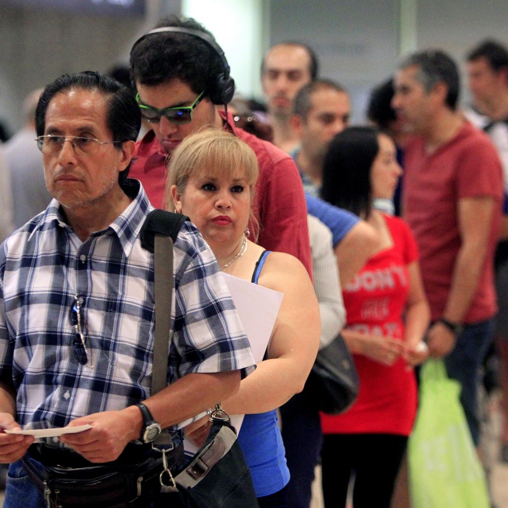 Consumidores piden continuar con apertura de bancos durante fines de semana