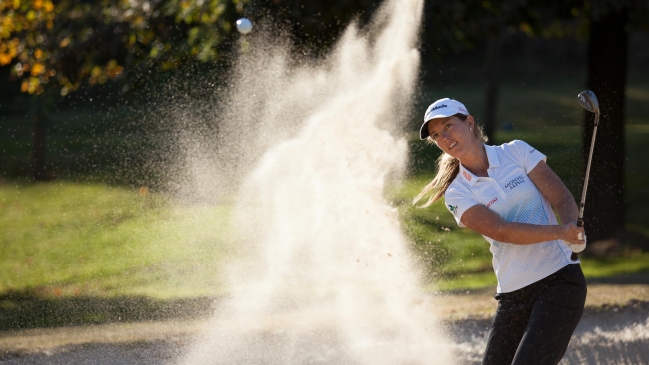 Paz Echeverría no tuvo en buen debut en torneo de golf de New Jersey
