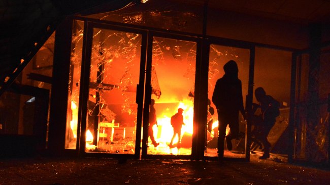 Jornada de protesta estudiantil dejó 172 detenidos en Santiago