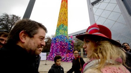   Obelisco fue cubierto con lana en Plaza Italia 