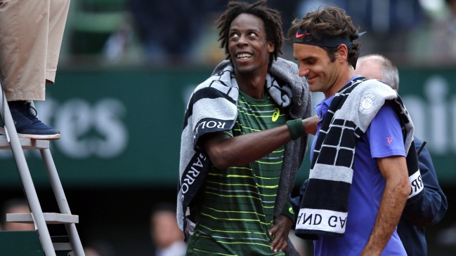 Duelo entre Roger Federer y Gael Monfils fue aplazado debido a falta de luz