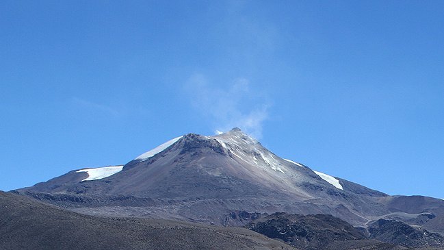 Alerta preventiva por actividad del Volcán Guallatiri en la Región de Arica