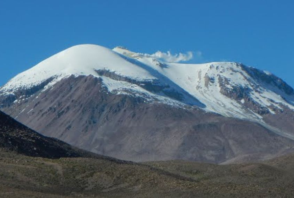 Autoridades hicieron un llamado a la calma ante actividad del volcán Guallatiri