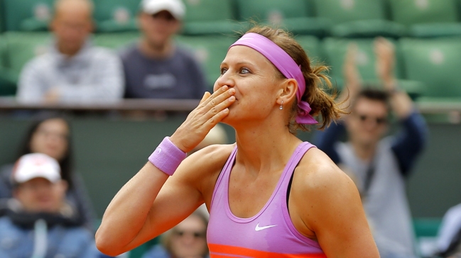 Safarova sorprendió en Roland Garros y dejó en el camino a Sharapova