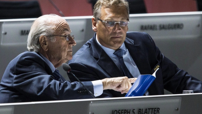Secretario general de la FIFA es sospechoso de haber hecho transferencias claves