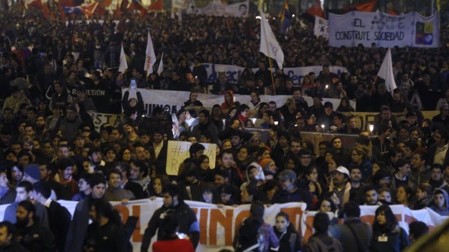 Encuesta Cooperativa: Un 49,9 por ciento desaprueba marchas estudiantiles