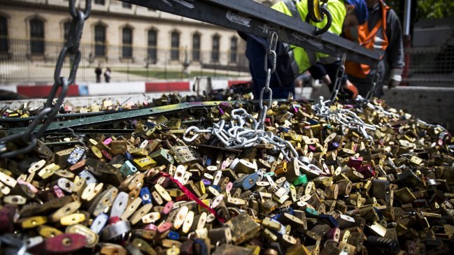 París dice adiós a los candados del amor