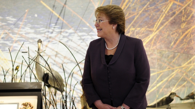 Presidenta Bachelet inició gira por Europa en la que se reunirá con el papa Francisco