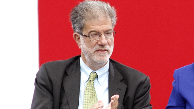 Engel aclaró que comisión anticorrupción no propuso límite a reelección