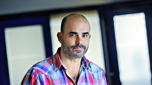 Eduardo Sacheri: Los que negocian con el fútbol se nutren de la ingenuidad