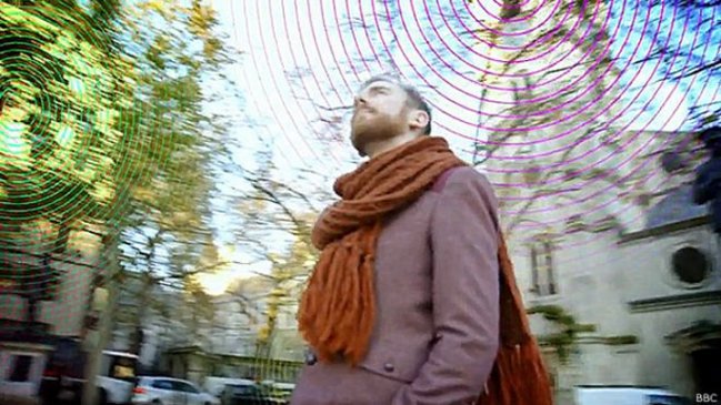 El hombre que escucha las conexiones wifi