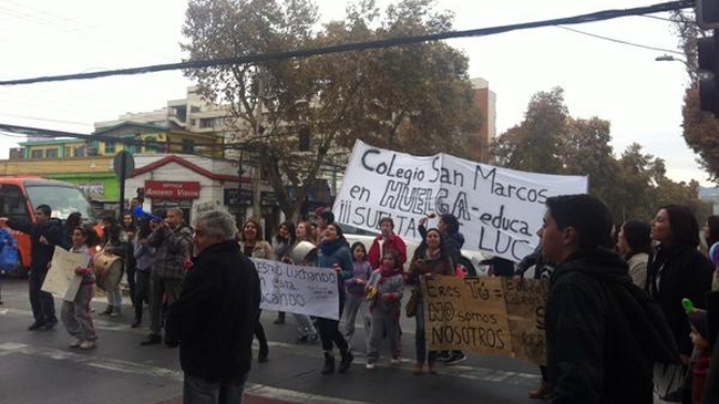 Colegio San Marcos cumple quinto día en huelga por mejoras salariales
