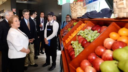  Bachelet visitó pabellón chileno en Expo Milán  