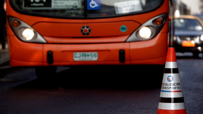 Cada día 30 buses del Transantiago quedan en 