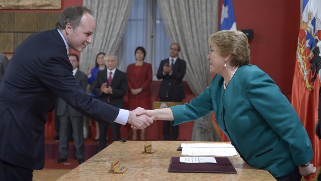 Pepe Auth: Insunza debe decirle a la Presidenta 