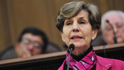 Presidenta PS: Insunza hizo lo correcto, hubo mucha dignidad en lo que dijo