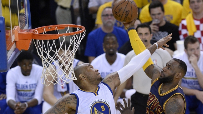 Los Cavaliers igualaron la serie ante Warriors en tiempo extra