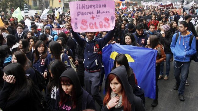 Encuesta Cadem: Seis de cada diez chilenos desaprueba la reforma educacional