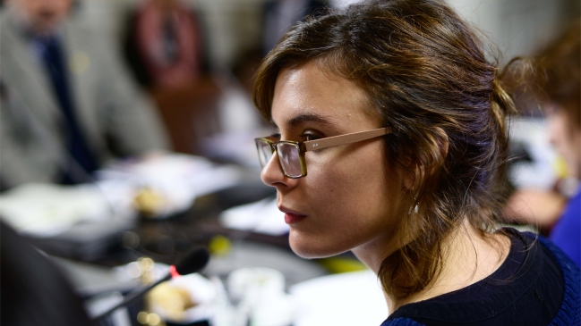 Camila Vallejo: Retirar proyecto de carrera docente es un despropósito